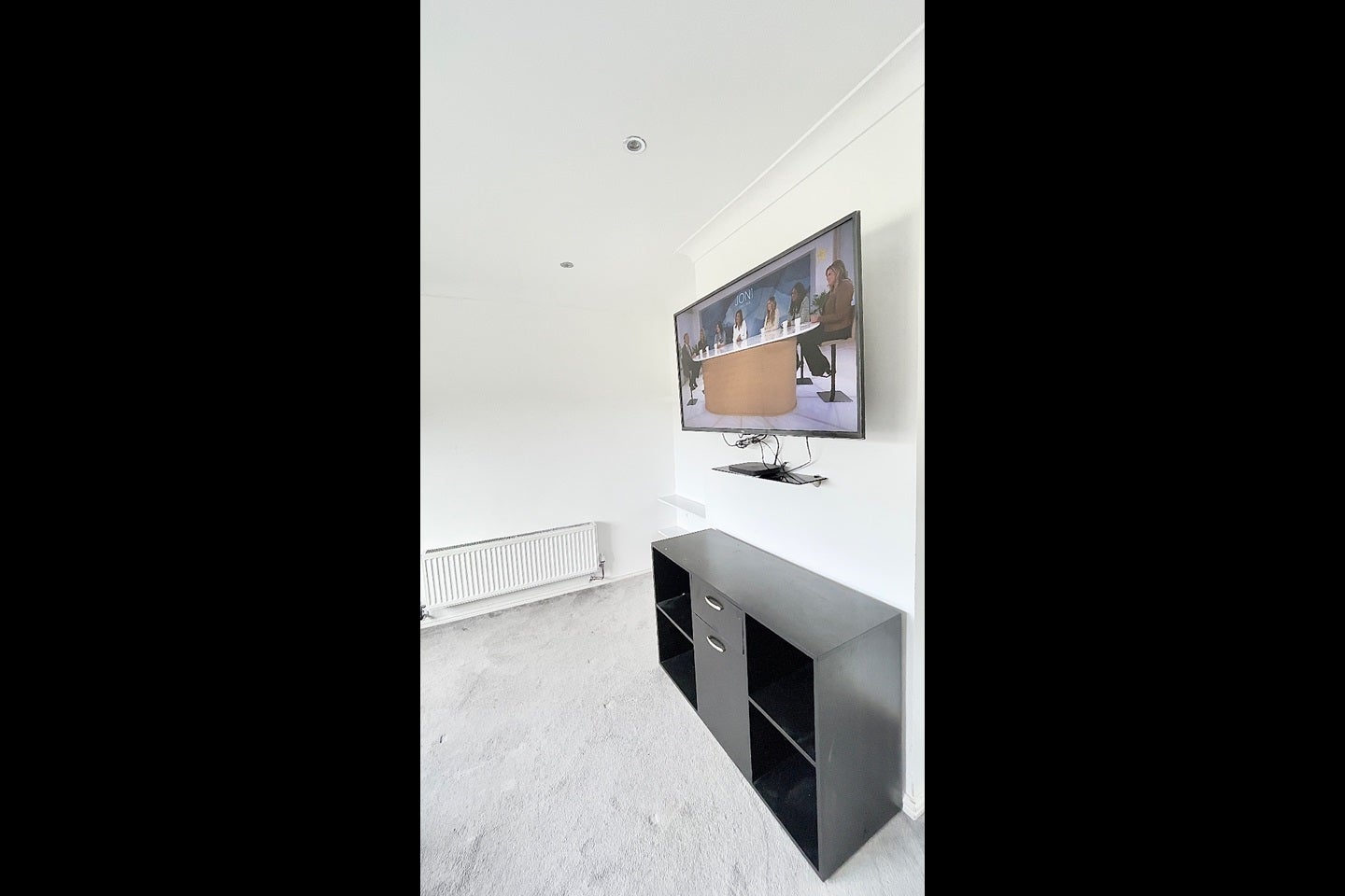 Room Holly Road in Wainscott