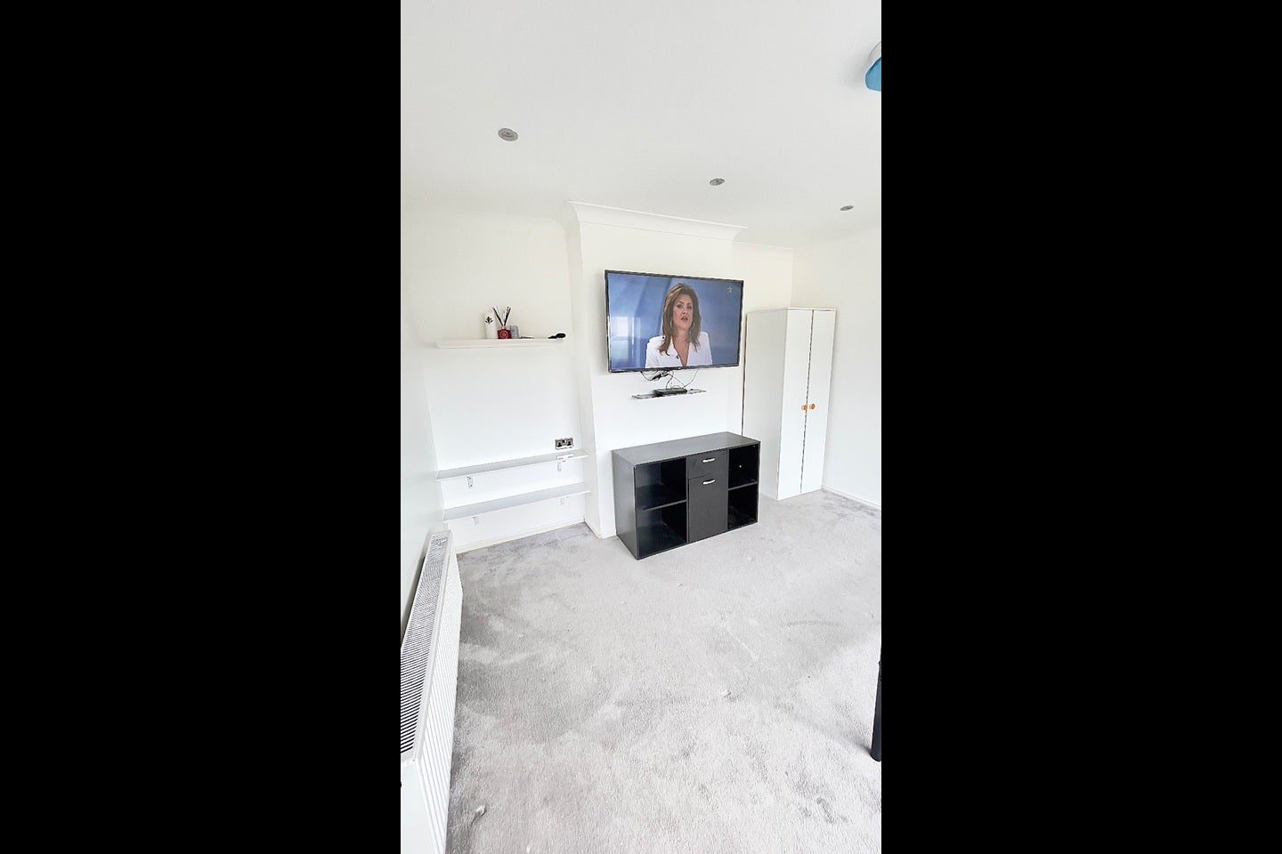 Room Holly Road in Wainscott