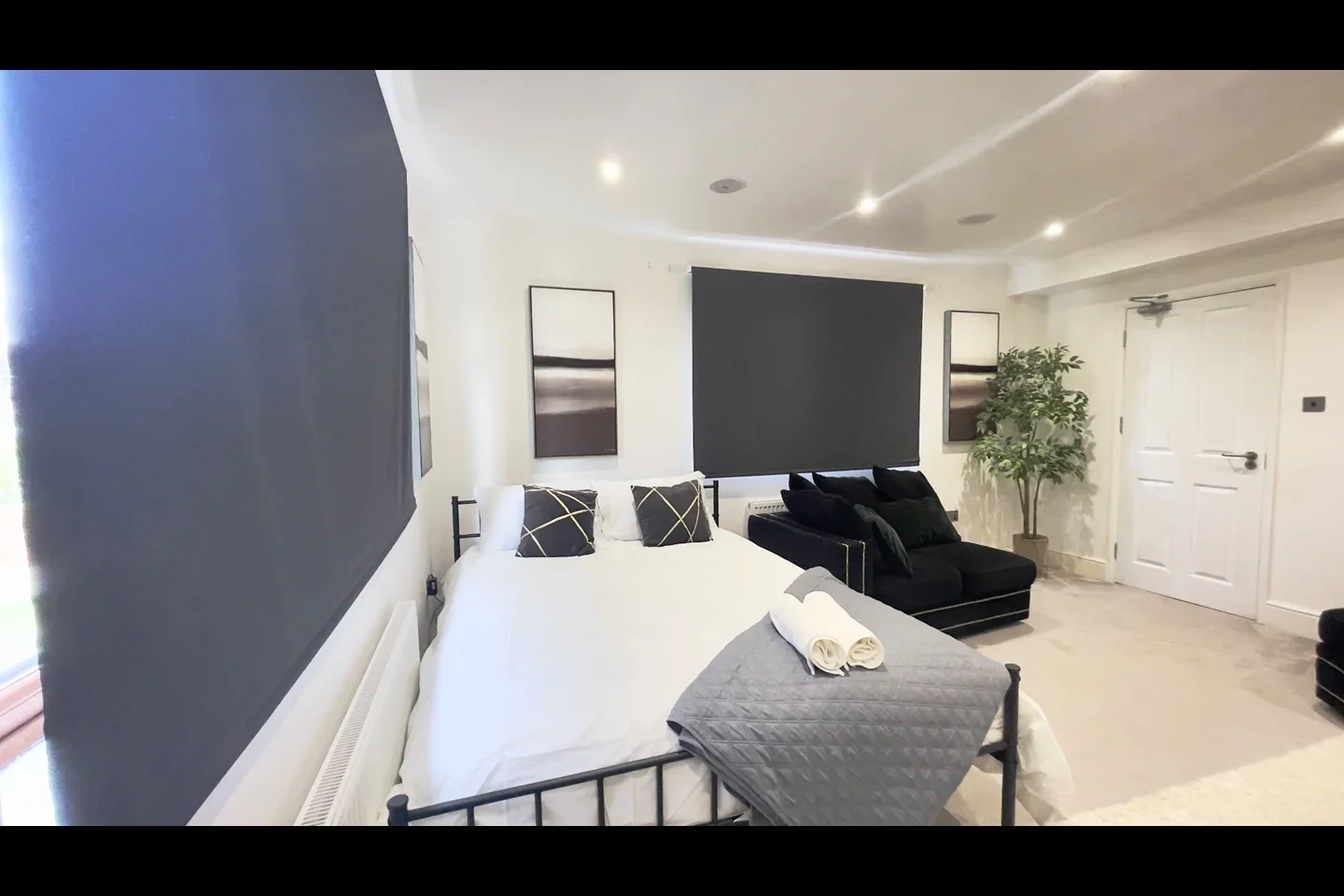 Room Holly Road in Wainscott