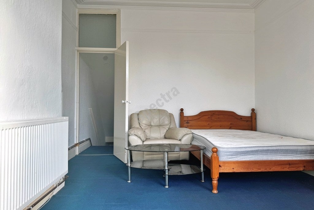 Flat Warwick Road in Birmingham