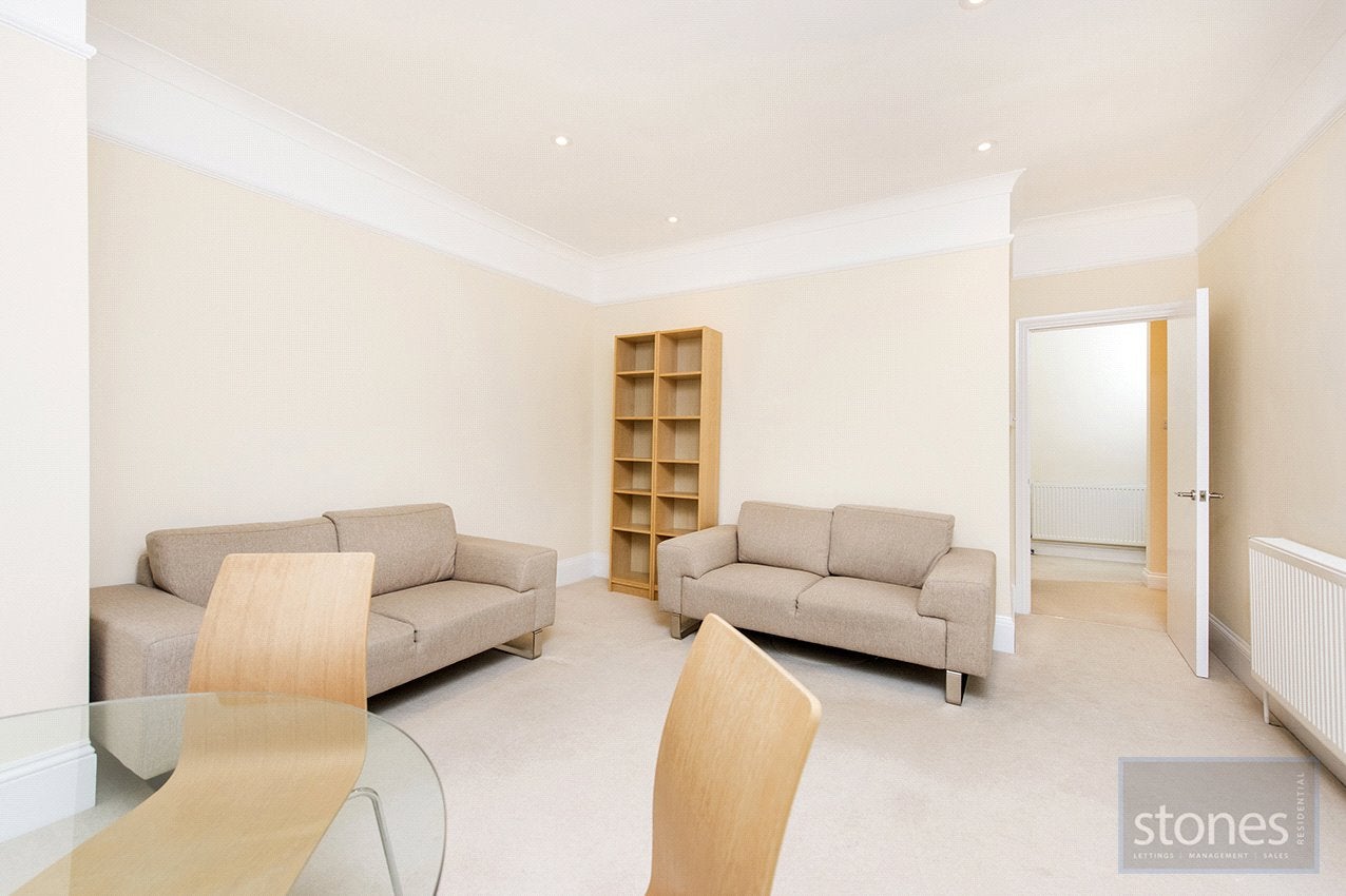 Flat Fellows Road in Greater London