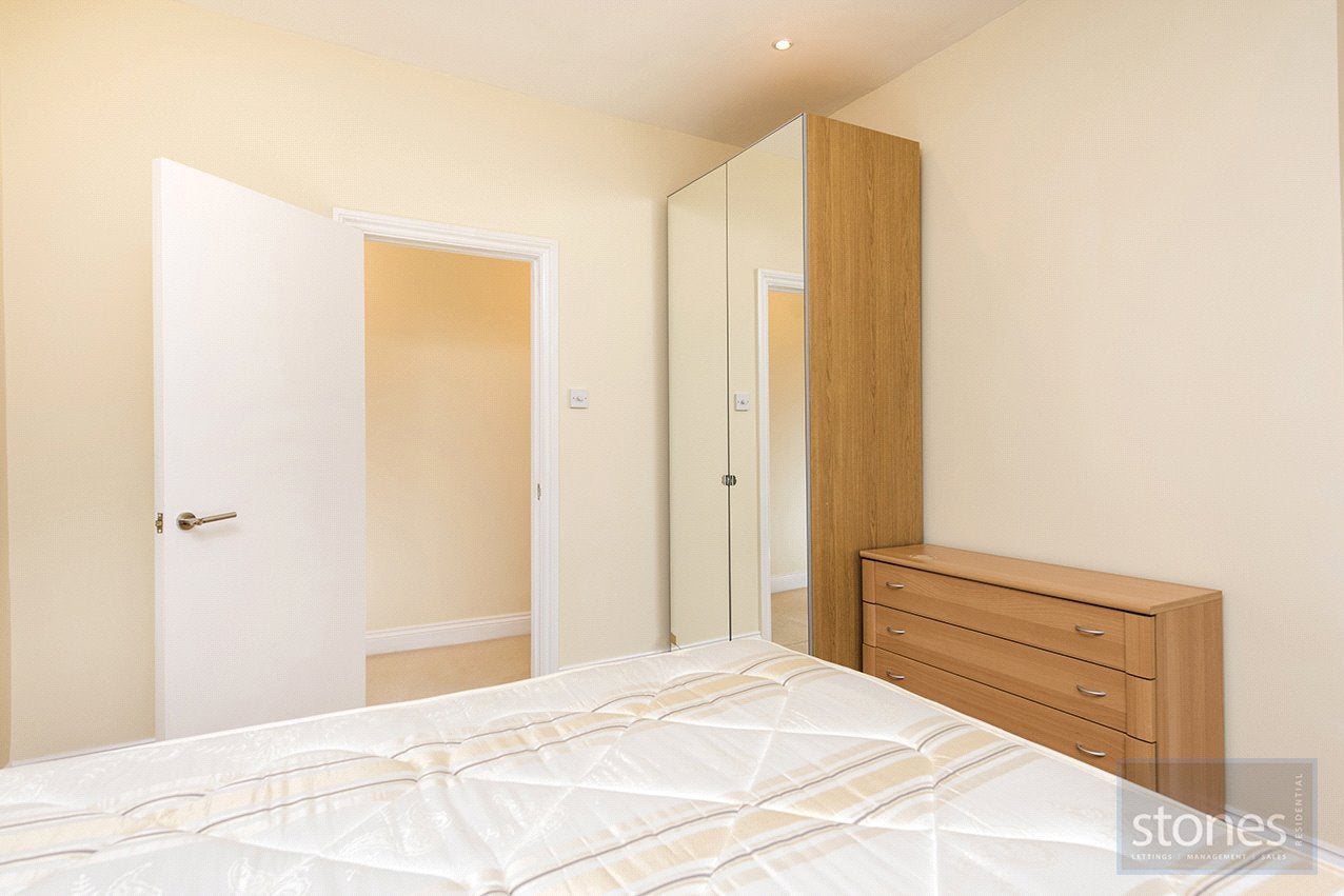 Flat Fellows Road in Greater London