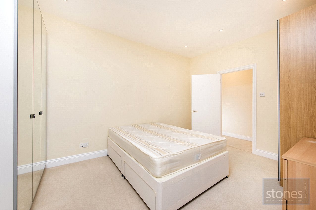 Flat Fellows Road in Greater London
