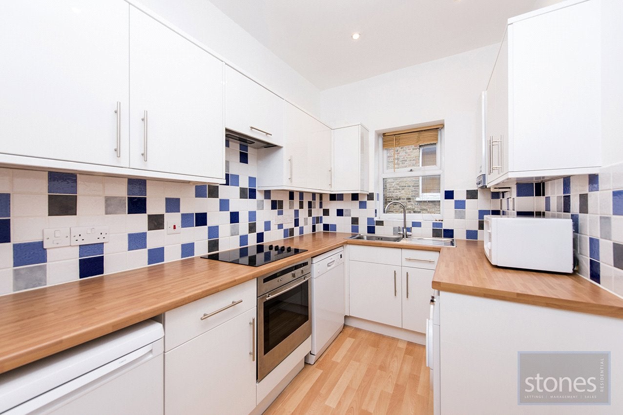 Flat Fellows Road in Greater London