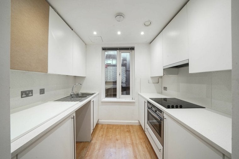 Flat Magdalen Street in Greater London