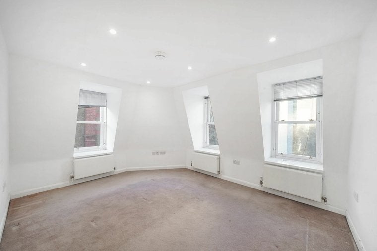 Flat Magdalen Street in Greater London