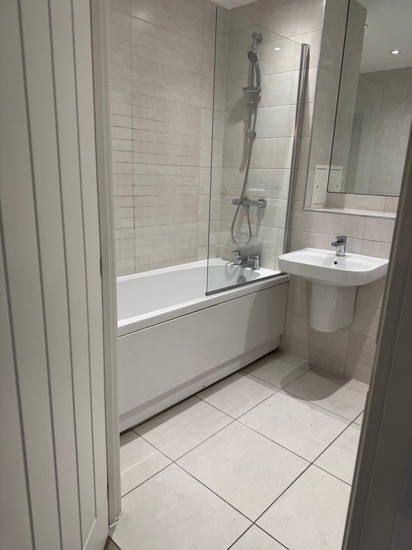 Room Mitcham Road in Greater London