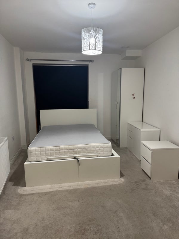 Room Mitcham Road in Greater London