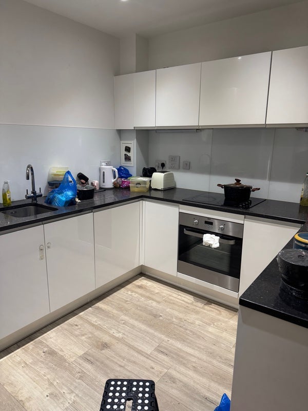 Room Mitcham Road in Greater London