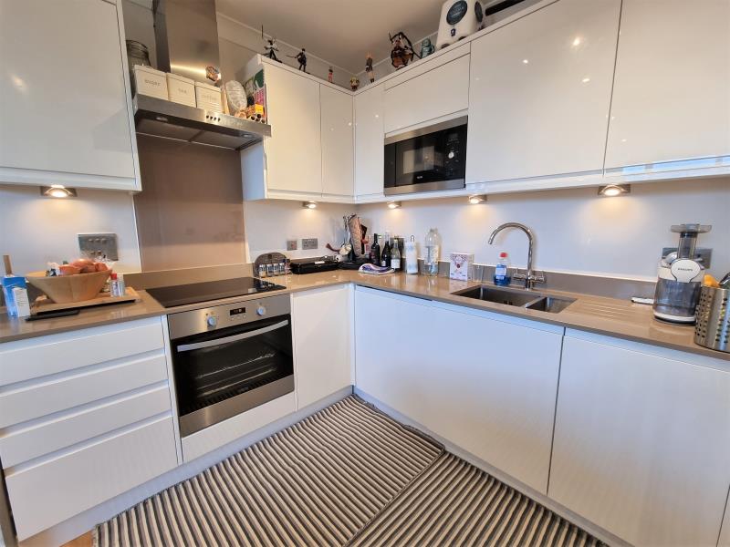 Flat Madeira Road in Woking