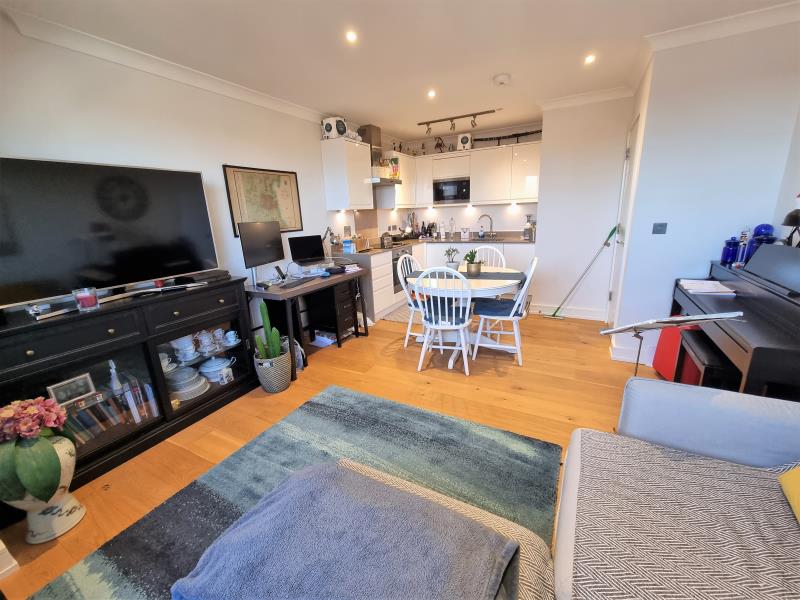 Flat Madeira Road in Woking
