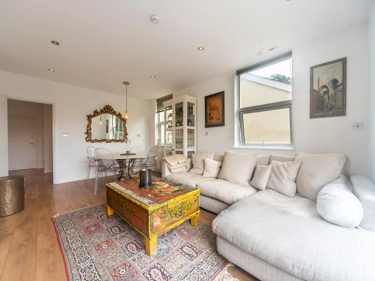 Flat Oak Avenue in Greater London