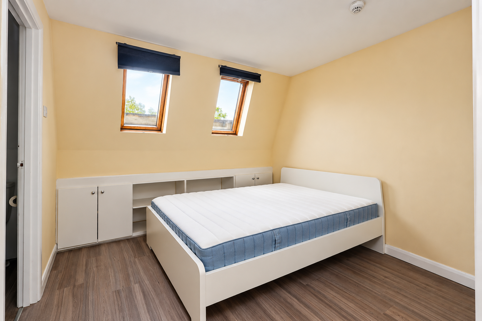 Flat Goldhawk Road in Greater London