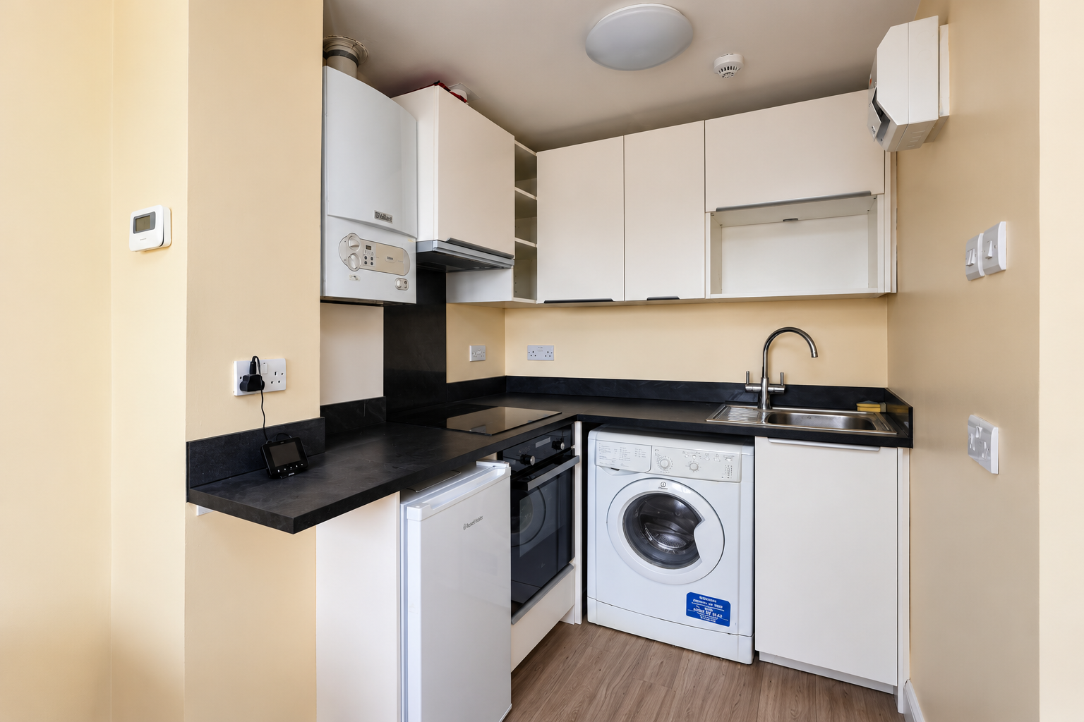 Flat Goldhawk Road in Greater London