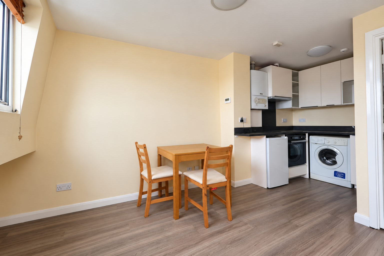 Flat Goldhawk Road in Greater London