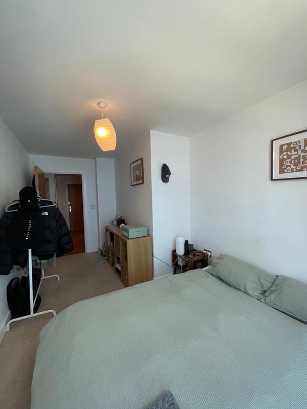 Room Whiston Road in Greater London