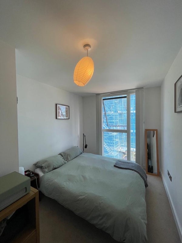 Room Whiston Road in Greater London