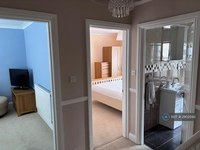Flat Mountbatten Avenue in Test Valley