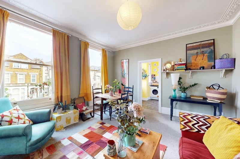 Flat Dunsmure Road in Greater London