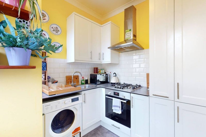 Flat Dunsmure Road in Greater London