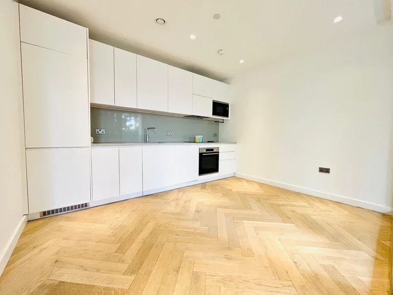 Flat Walm Lane in Greater London