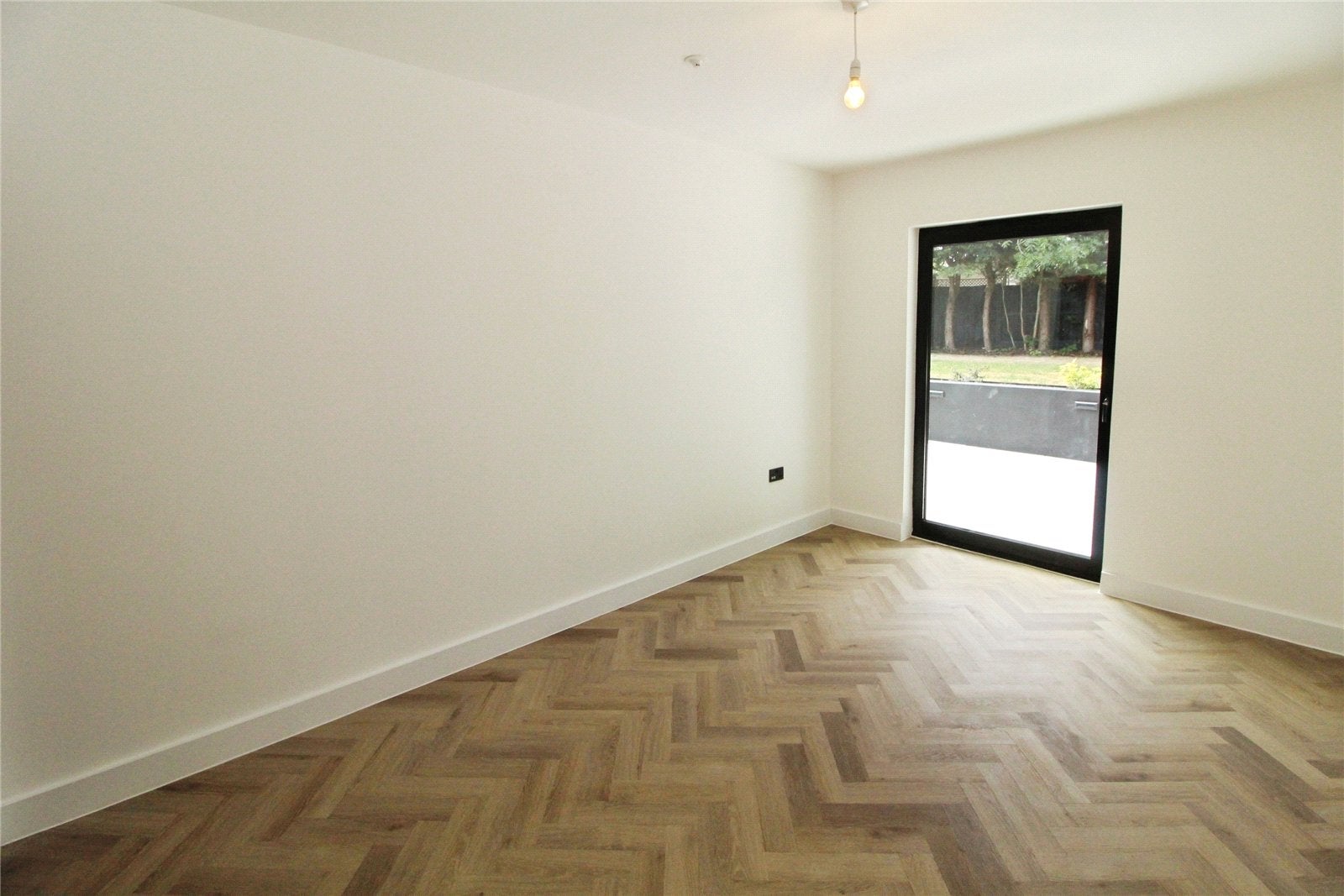 Flat Kenley Gardens in Greater London