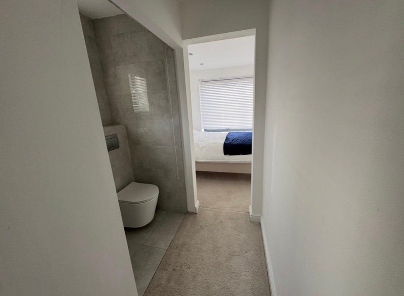 Room Broome Avenue in Charnwood
