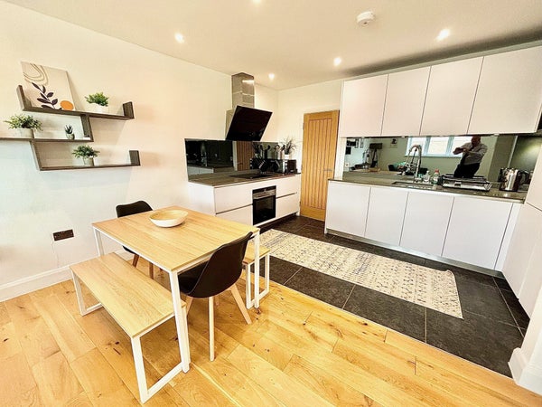 Flat Joseph Ray Road in London