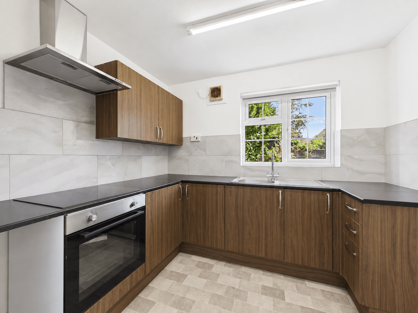 Flat Roseacre Close in Canterbury