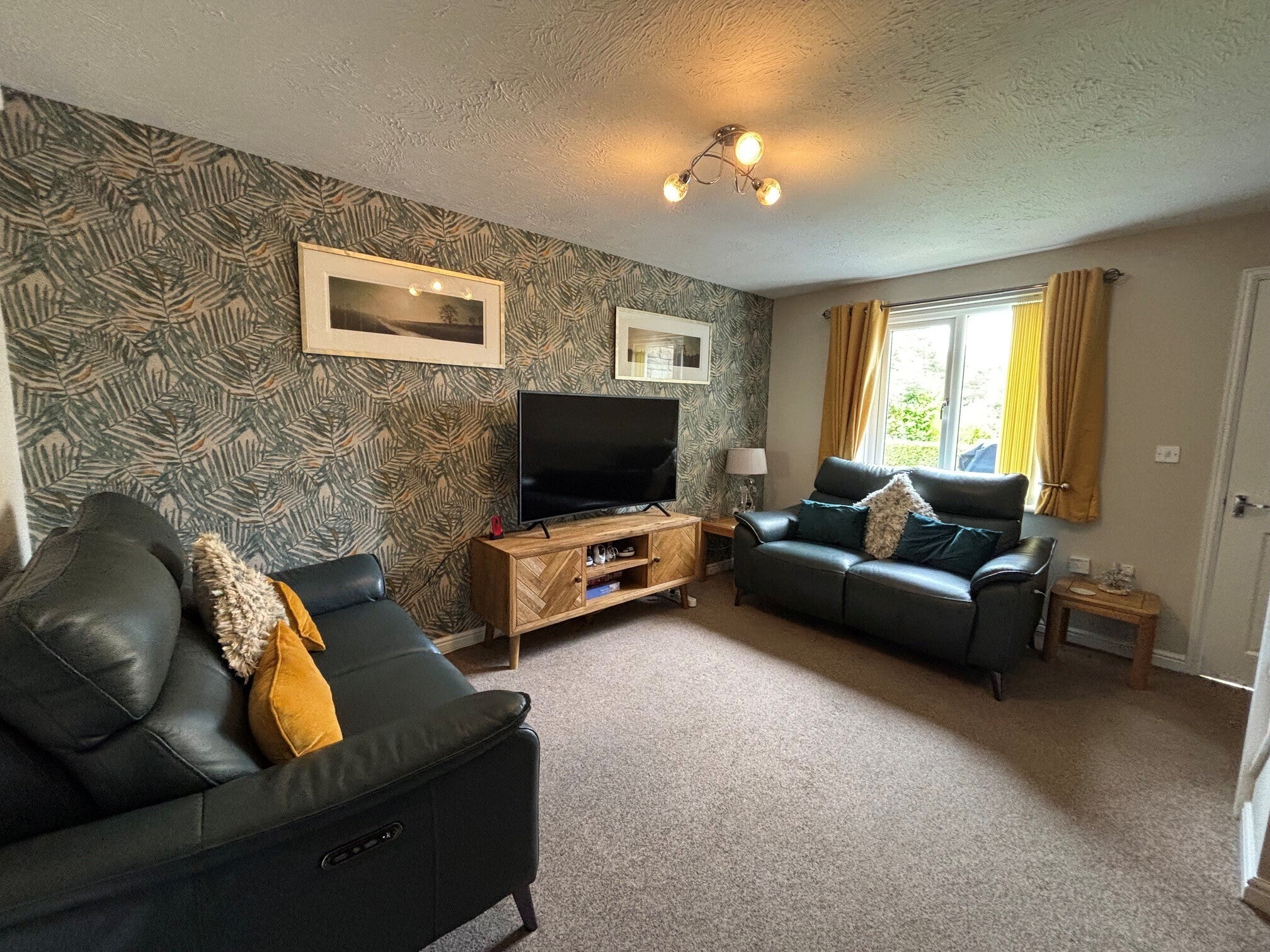 House Oak Tree Close in Rotherham
