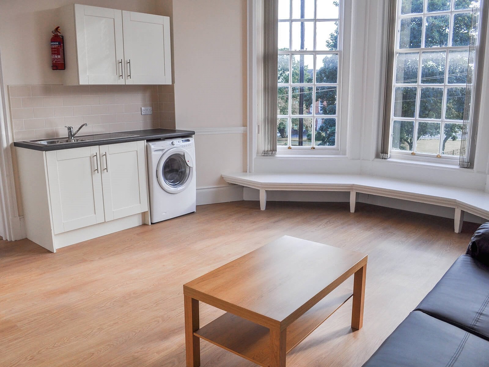 Room Clarendon Road in Leeds