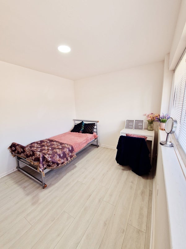 Flat Beckfoot Drive in Manchester