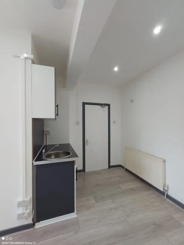 Flat Court Road in Greater London