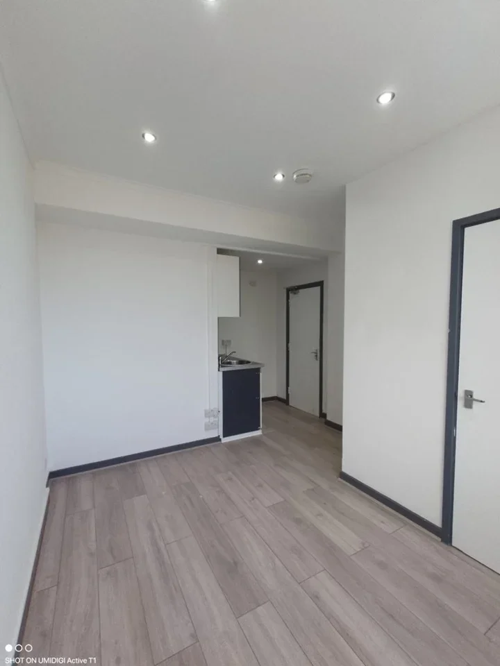 Flat Court Road in Greater London