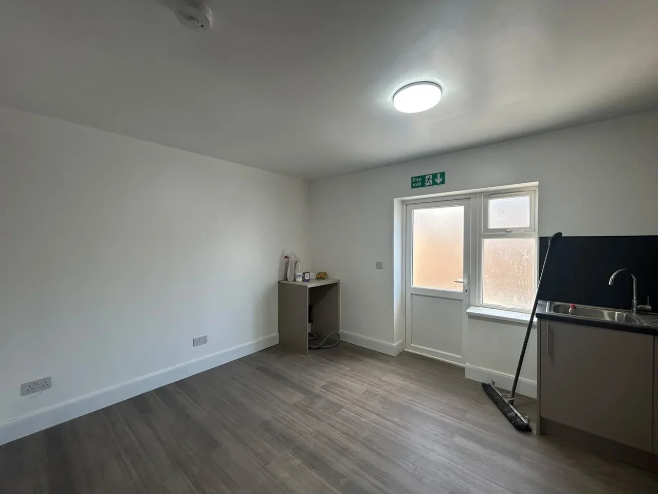Flat Brentvale Avenue in Greater London