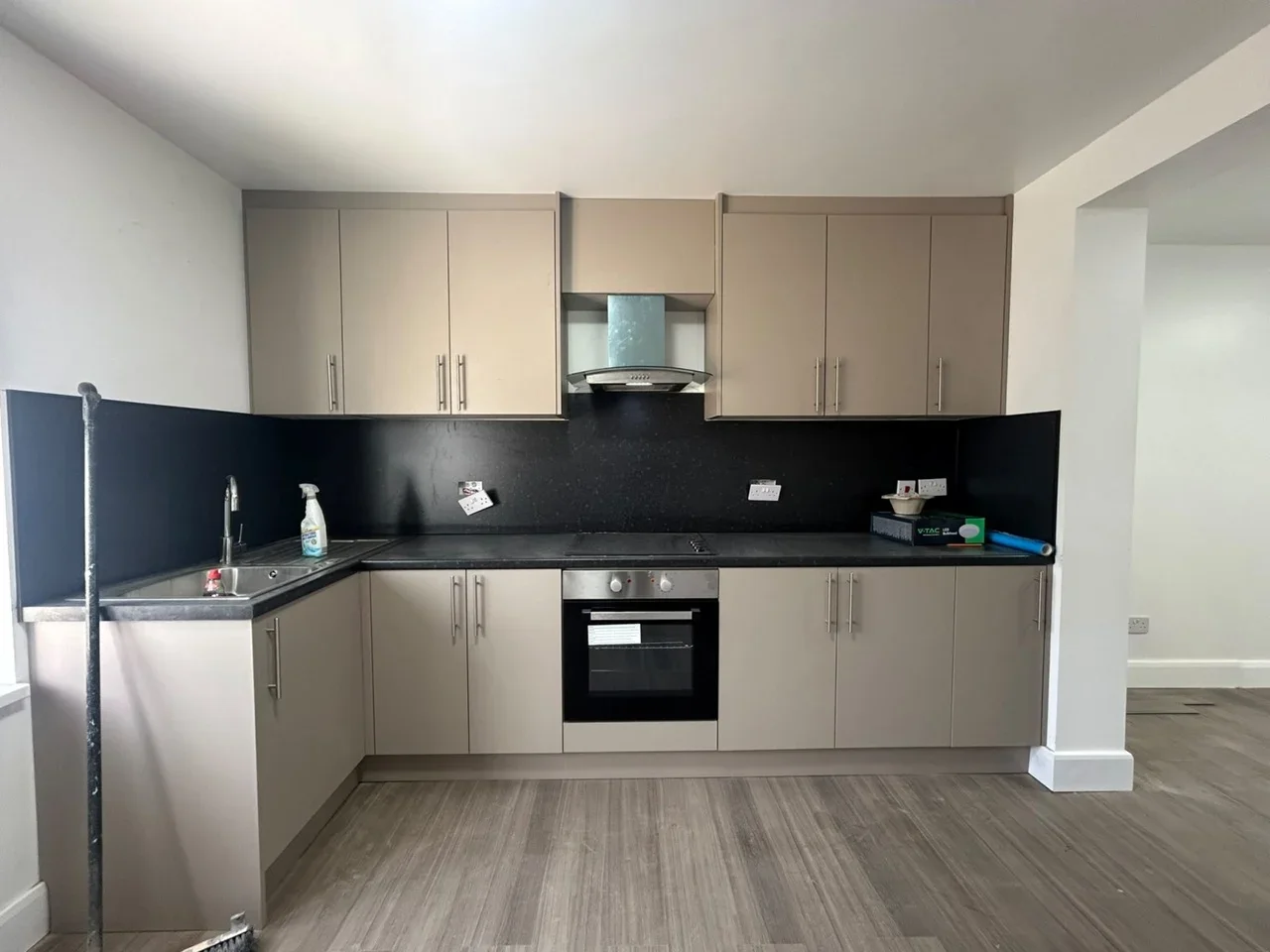 Flat Brentvale Avenue in Greater London