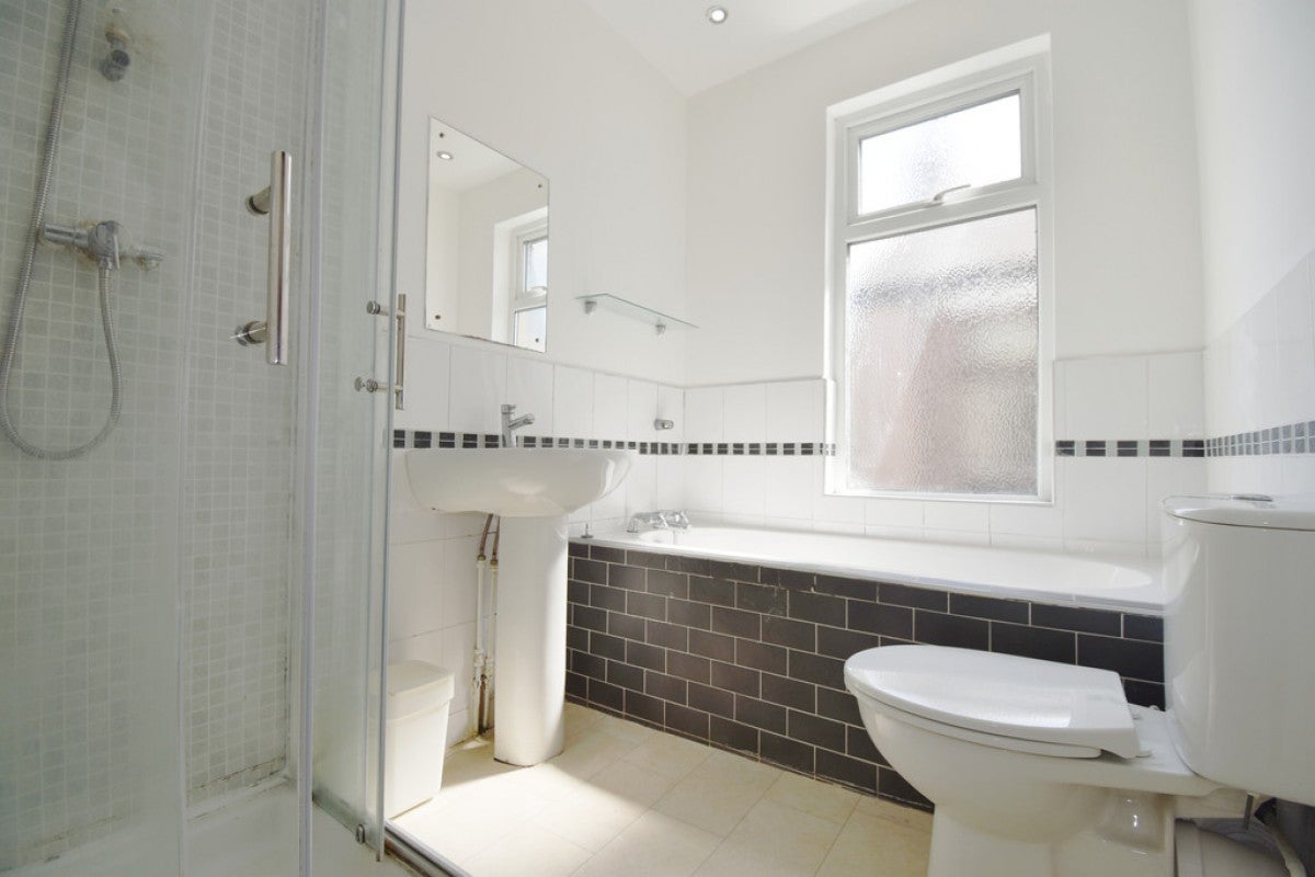 Room Bolingbroke Road in Coventry