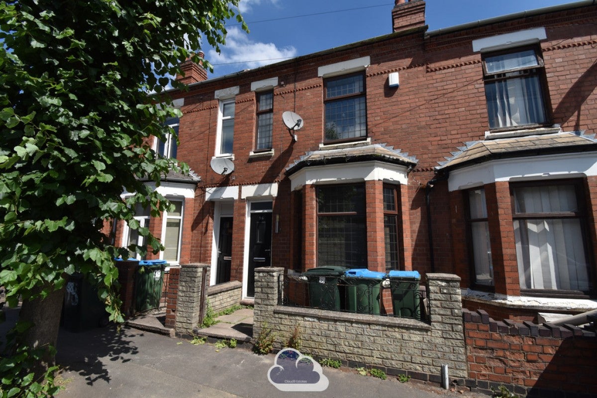 Room Bolingbroke Road in Coventry
