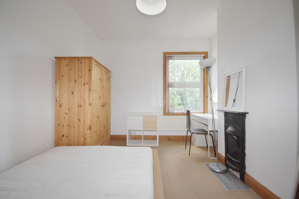 Room Bolingbroke Road in Coventry