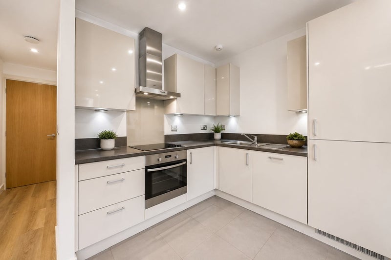 Flat Juniper Drive in Greater London