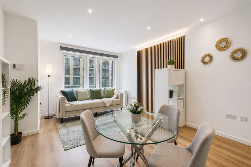 Flat Juniper Drive in Greater London