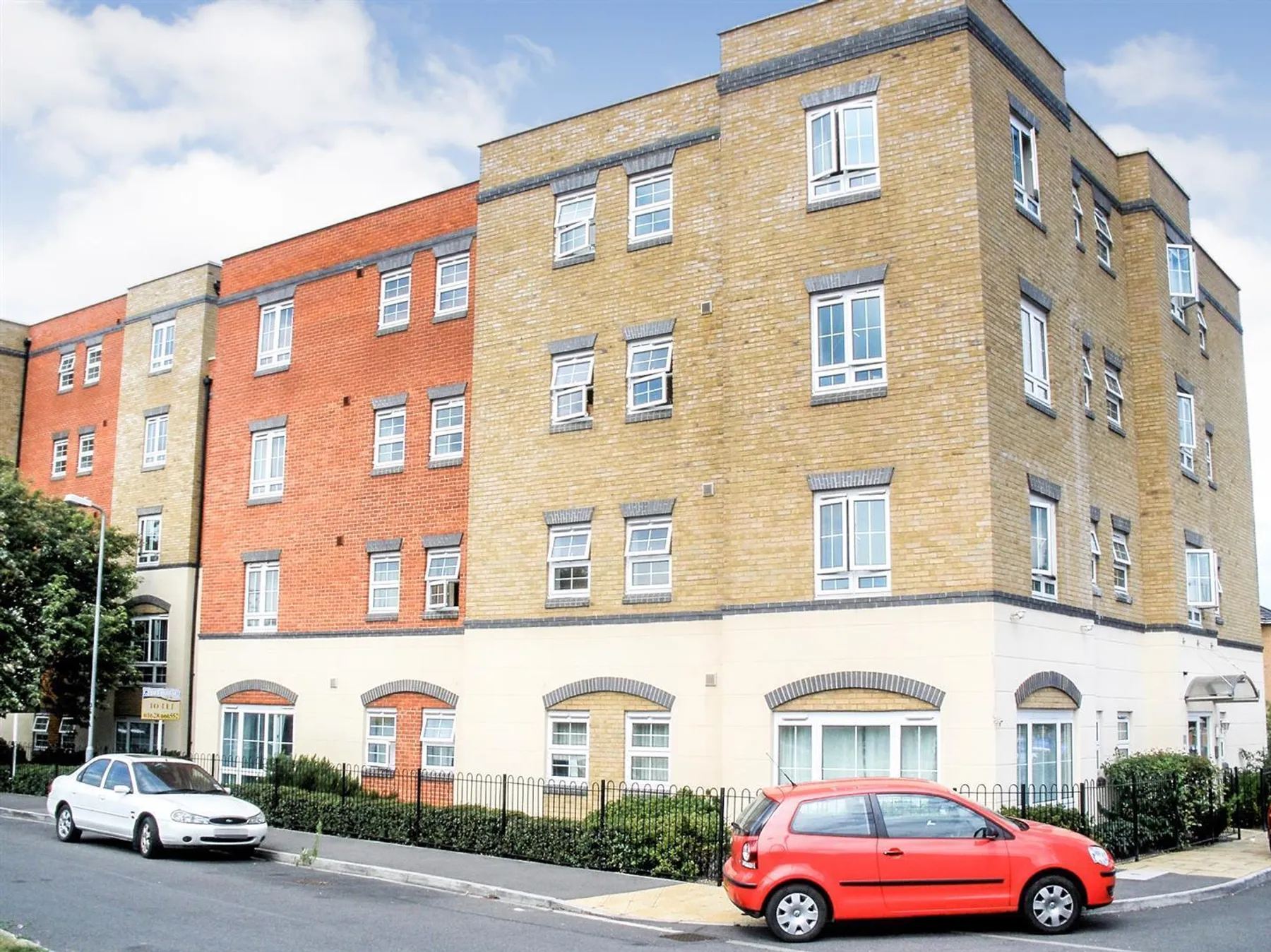 Flat Harmer Mews in Maidenhead