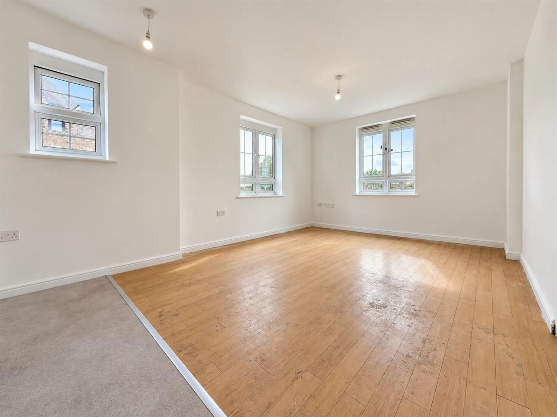 Flat Harmer Mews in Maidenhead