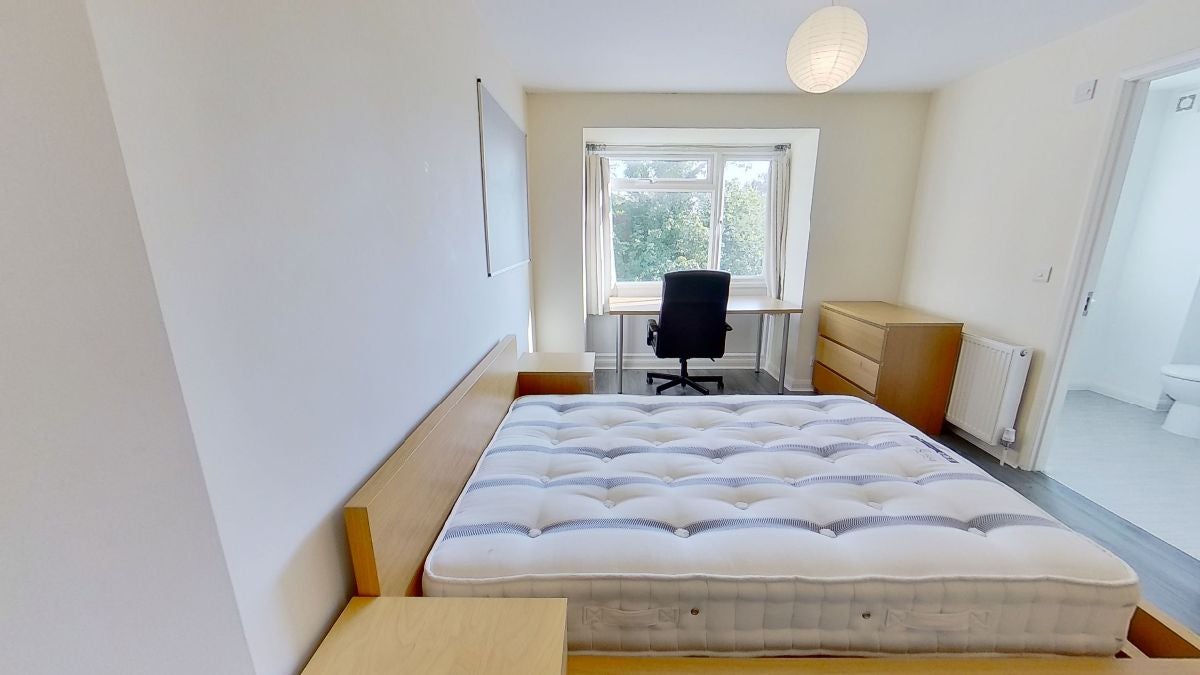 Room Guildford Park Avenue in Guildford