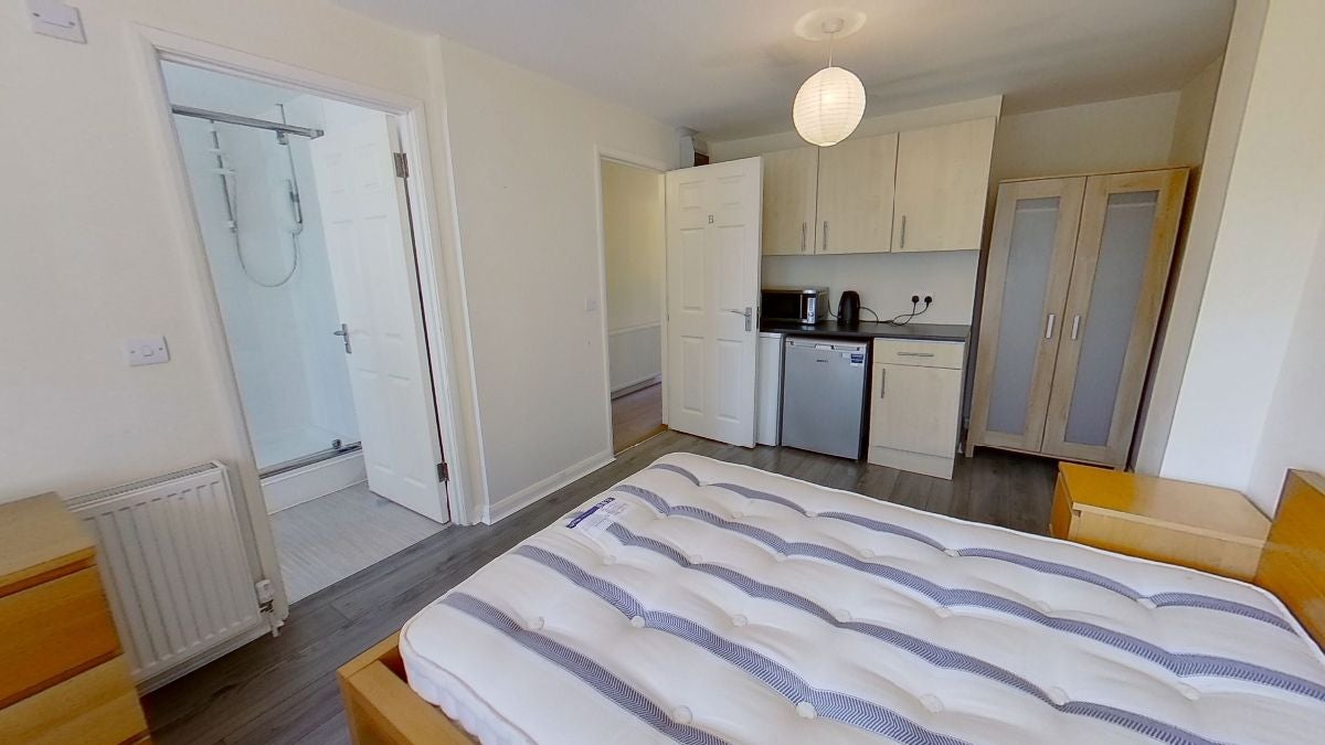 Room Guildford Park Avenue in Guildford