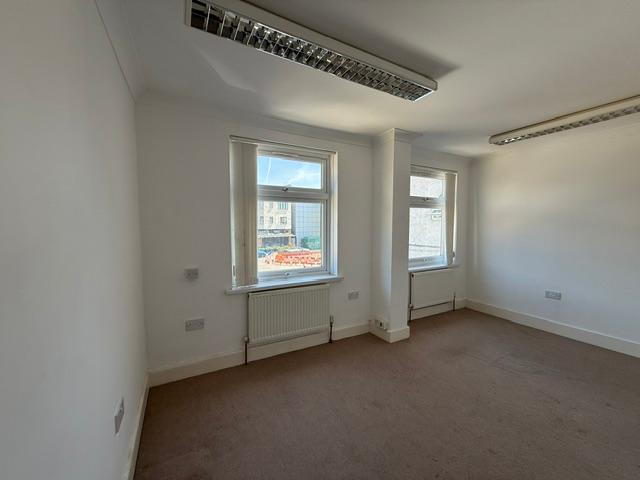 Flat Farnham Road in Slough