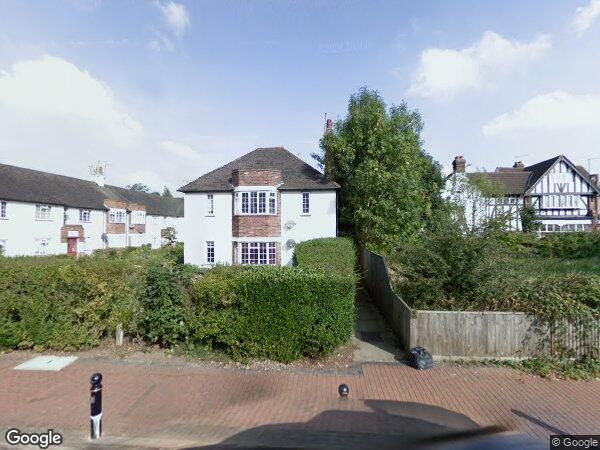 Flat Bathurst Walk in Richings Park