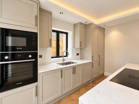 Flat Hazelwood Avenue in Greater London