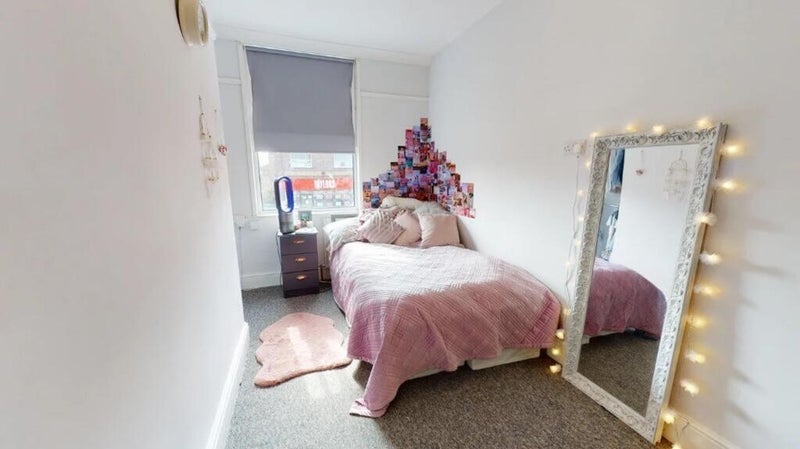 Room Gloucester Road North in Bristol