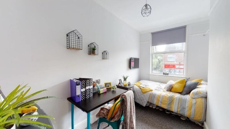 Room Gloucester Road North in Bristol